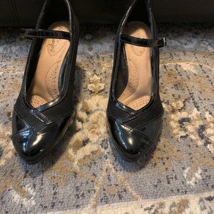 size 6 1/2 Black Pumps